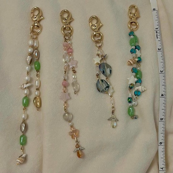 kawaii island girl custom keychains - Picture 2 of 2